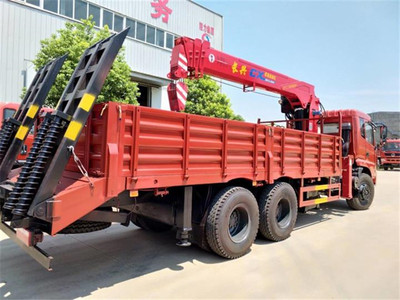 楚风新款后八轮14吨随车吊清障车 高效多功能的重型道路救援利器