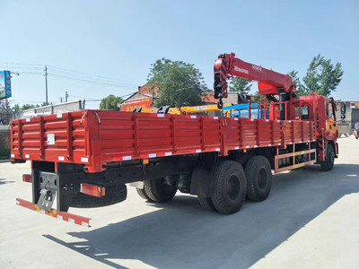 东风大型随车吊与清障车 专业工程车辆的工厂直销选择