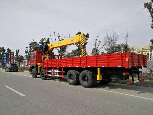 东风前四后八平板随车吊价格解析与选购指南