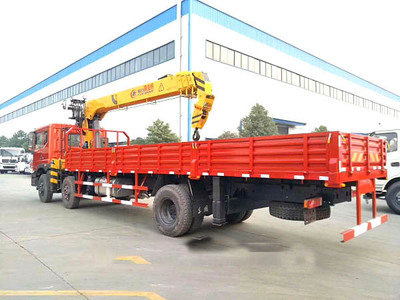 东风专底12吨随车吊清障车 功能全面的道路救援利器